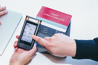 訊飛智能錄音筆助力人民網(wǎng)記者兩會采訪，高效翻譯服務引領(lǐng)媒體創(chuàng)新