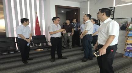 江西省委組織部副部長(zhǎng)、省委人才辦主任徐忠一行來我司參觀考察